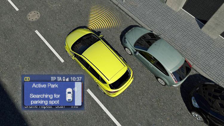 Autofahrer lassen sich beim Einparken durch aktive Assistenzsysteme gerne helfen.