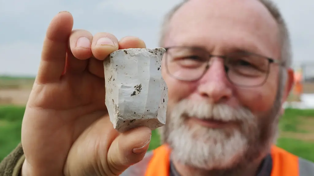 Mehr-als-10-000-Fundstuecke-bargen-die-Fachleute-des-Thueringischen-Landesamts-fuer-Denkmalpflege-und-Archaeologie-bei-den-Ausgrabungen