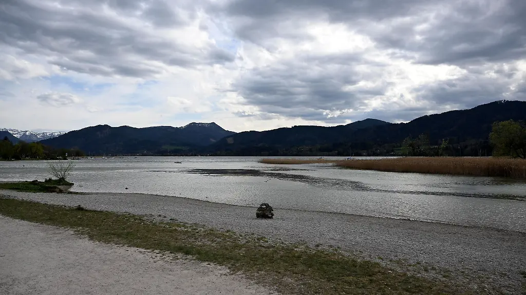 Oertlich-erwartet-der-DWD-Starkregen-in-Bayern