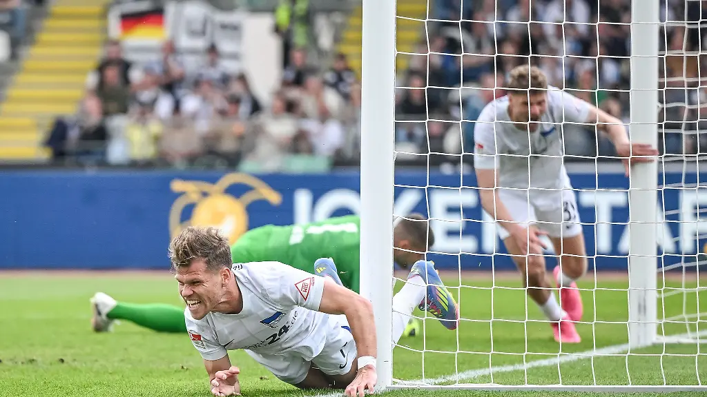 Das-Hertha-Team-hat-den-Klassenerhalt-nach-dem-3-2-in-Ulm-so-gut-wie-sicher