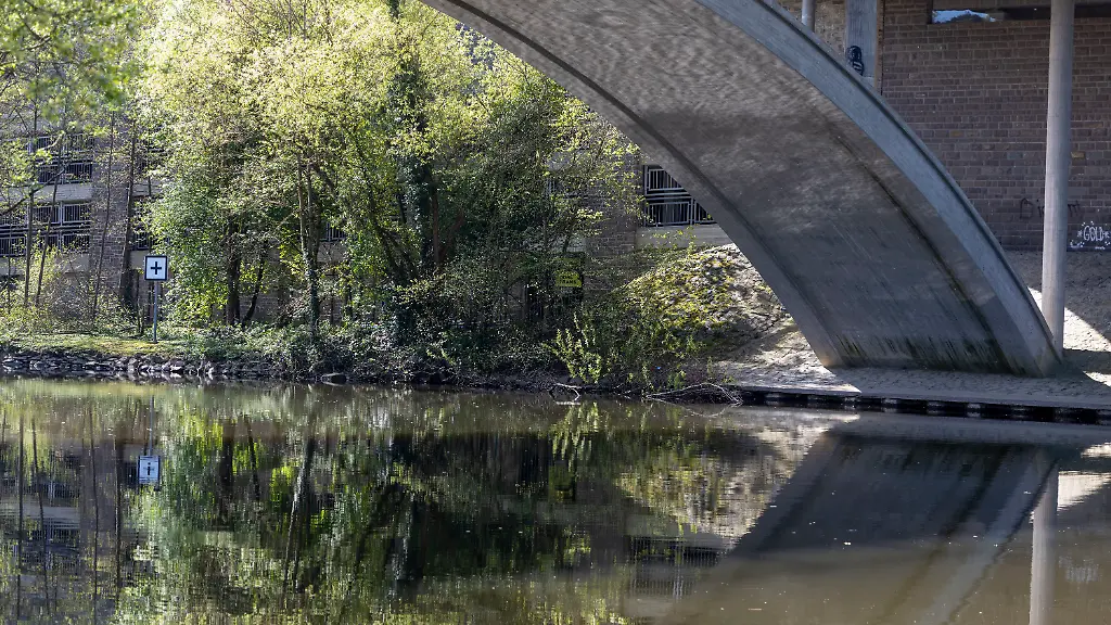 70398c8e9f52e7a6eb3309424dff1b23