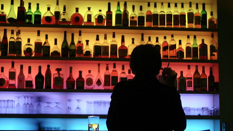 Geht oft einher: die Abhängigkeit von Alkohol und Nikotin.
