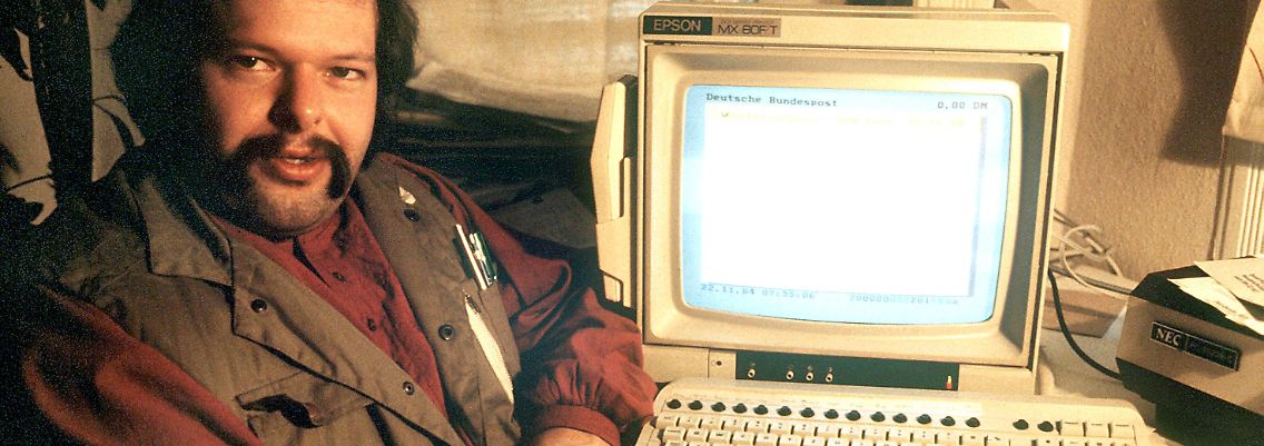So fing es damals an: Der 2001 verstorbene Mitbegründer des Chaos Computer Clubs, Wau Holland im Jahr1984.
