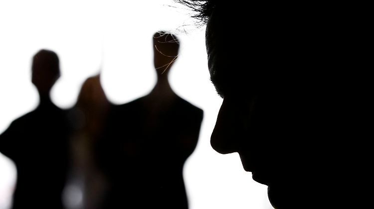 Das ihnen unbekannte Menschen über die Zukunft ihres Landes entscheiden, bereitet vielen Griechen Sorge. (Im Vordergrund: IWF-Repräsentant Poul Thomsen)