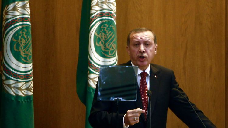 Erdogan spricht beim Außenministertreffen der Arabischen Liga in Kairo.