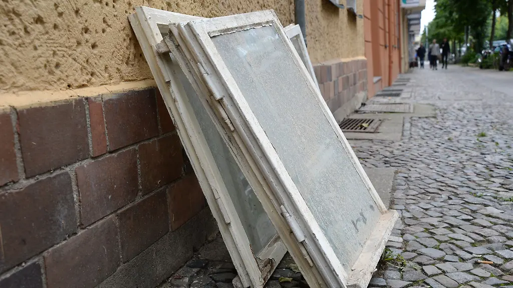 Sinnvoll-vorgehen-Ein-kompletter-Fenstertausch-sollte-nur-bei-Schaeden-am-Rahmen-vorgenommen-werden