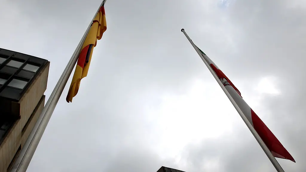 Trauerbeflaggung-in-NRW-anlaesslich-des-Todes-von-Papst-Franziskus
