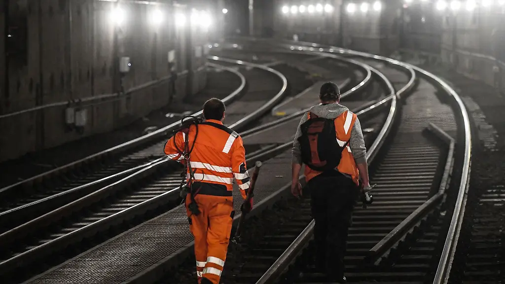 Wegen-Bauarbeiten-wird-die-S-Bahn-Strecke-ab-dem-Frankfurter-Osten-gesperrt-zunaechst-nachts-dann-wochenlang-komplett-Archivbild