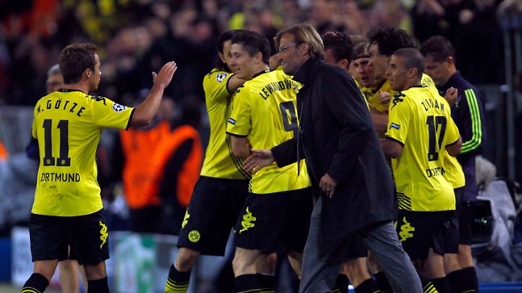Späte Erlösung: Jürgen Klopp feiert mit dem BVB den Last-Minute-Ausgleich.