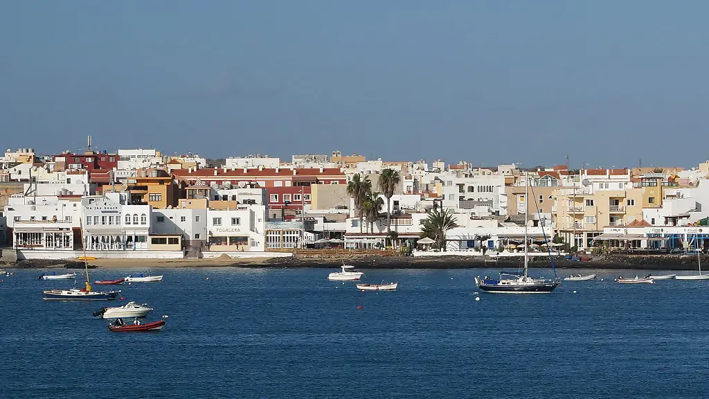 Urlaub-auf-den-Kanaren-geplant-Dann-sollten-Sie-bei-der-Ferienhausbuchung-auf-Fake-Portale-achten-die-mit-niedrigen-Preisen-locken