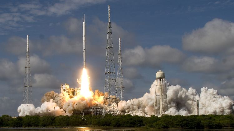 Ein Raketenstart in Cape Canaveral (Modell: Ares I-X).