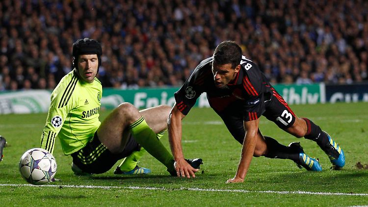 Nicht drin: Michael Ballack scheitert in der 57. Minute freistehend an Chelsea-Keeper Petr Cech.