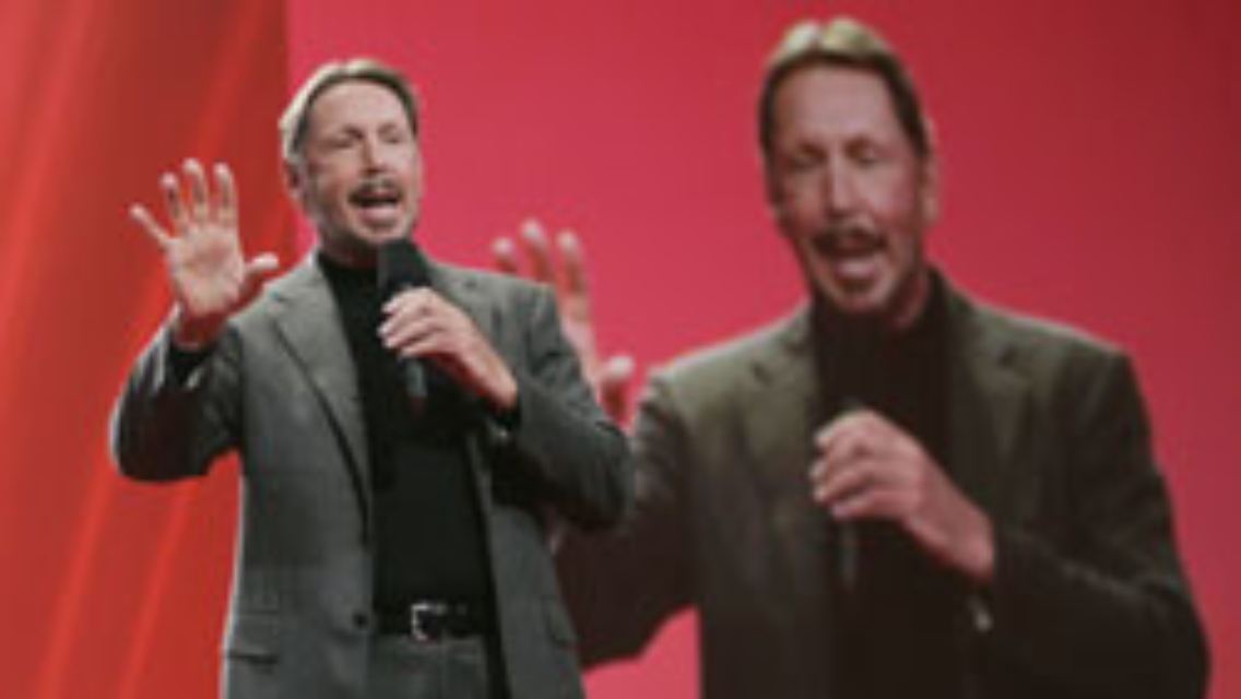 Oracle-Chef Larry Ellison ist wieder in seinem Element: Der Abstand zum Platzhirsch SAP ist geschrumpft.