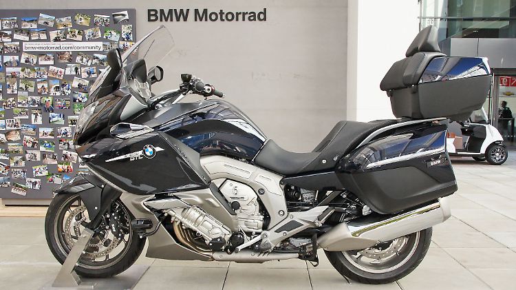 Der große Sechszylinder K1600 von BMW darf auf der IAA 2011 nicht fehlen.