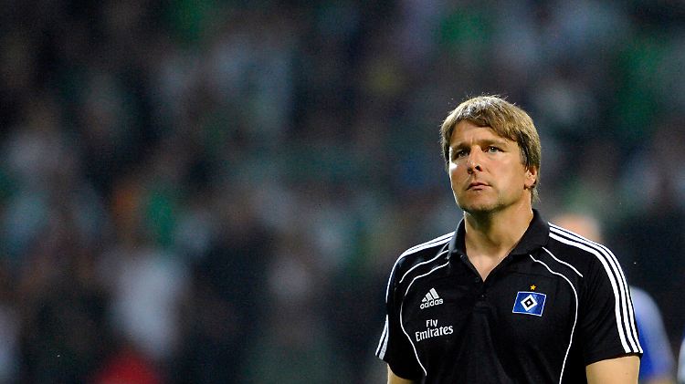 Angeschlagen: Michael Oenning hat mit dem HSV seit zwölf Spielen nicht gewonnen.