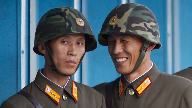 Nordkoreanische Soldaten in Panmunjom in der entmilitarisierten Zone.