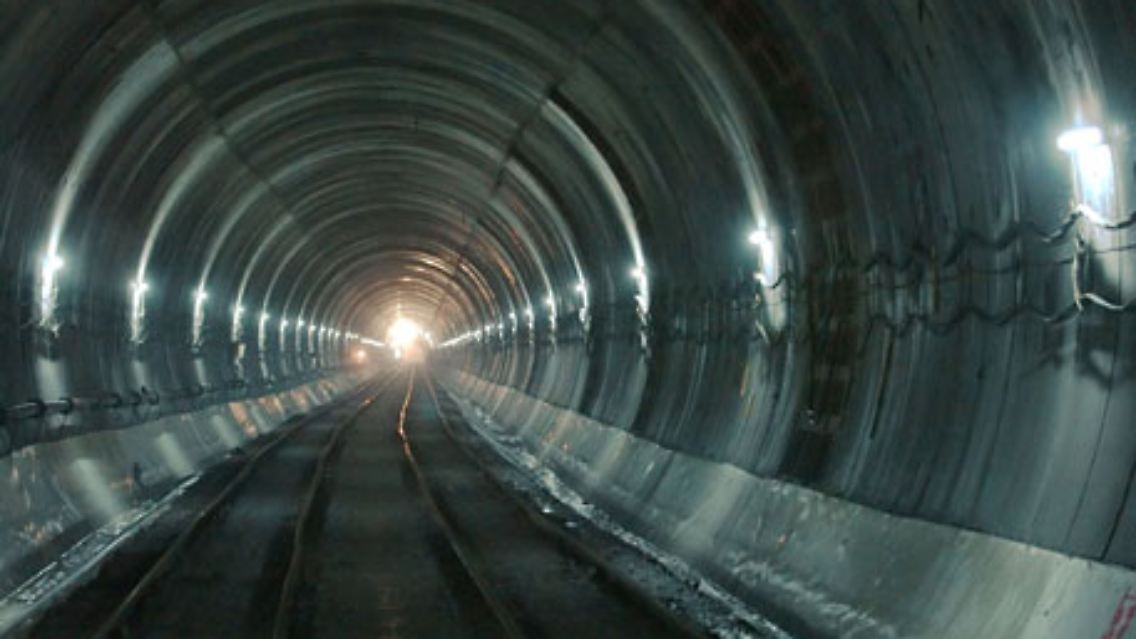 Ist es tatsächlich Licht am Ende des Tunnels? Oder der entgegenkommende Zug? Die BaFin lässt alle Szenarien nachrechnen.