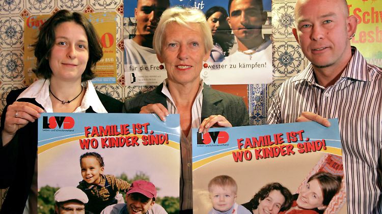 Der Lesben- und Schwulenverband Berlin warb schon 2007 unter dem Slogan "Familie ist wo Kinder sind!" für die Gleichstellung von schwulen und lesbischen Paaren mit Kindern.