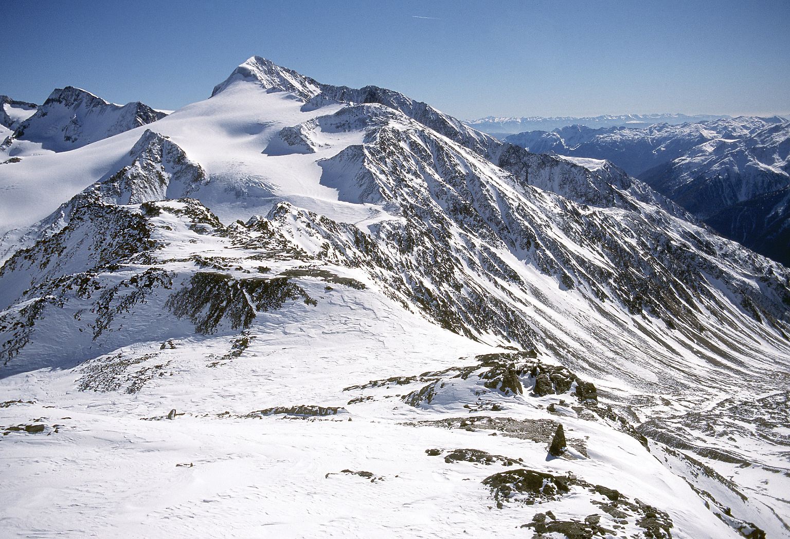 1991 war ein besonders heißer Sommer. Er ließ auch in den Ötztaler Alpen das Gletschereis sehr weit zurückschmelzen.  