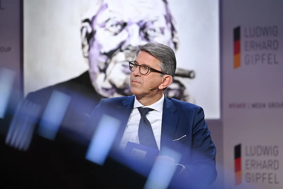 32d78992a6e642938e9b32cafc9e9a94