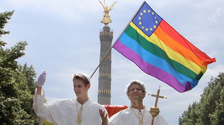 Wie schon beim CSD werden verkleidete Päpste bei der Demonstration mit dabei sein.