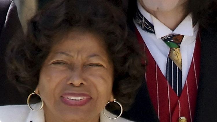 Auch Katherine Jackson beantragt finanzielle Unterstützung.