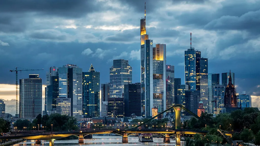 Hoeher-geht-immer-Banken-sichern-die-Einlagen-ihrer-Kunden-nicht-selten-freiwillig-grosszuegiger-ab-als-gesetzlich-vorgeschrieben-An-ihre-Versprechen-gebunden-sind-die-Institute-aber-nicht