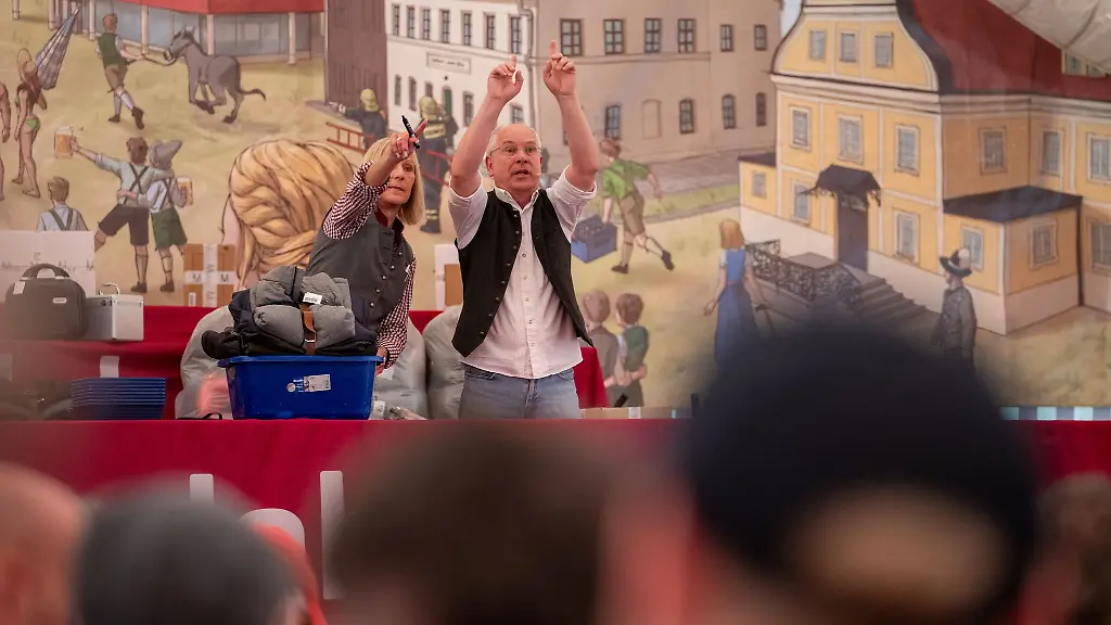 Jedes-Jahr-sammeln-sich-am-Flughafen-in-Muenchen-viele-Fundsachen-an-die-nun-versteigert-wurden