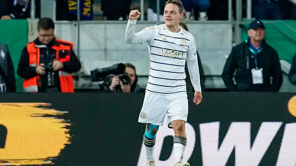 Sontheimer-erzielt-das-1-0-fuer-Saarbruecken-in-Essen