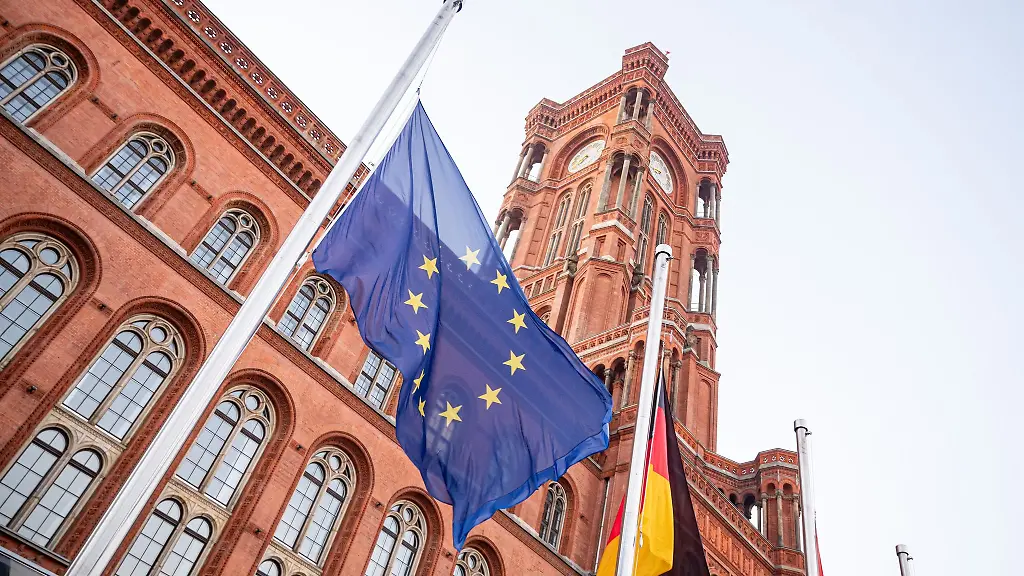 Am-Samstag-sollen-Flaggen-in-Berlin-auf-halbmast-wehen