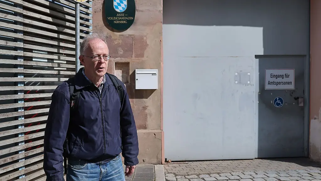 Aus-der-Haft-entlassen-Der-Jesuitenpater-Joerg-Alt-hat-seine-25-taegige-Ersatzfreiheitsstrafe-hinter-sich