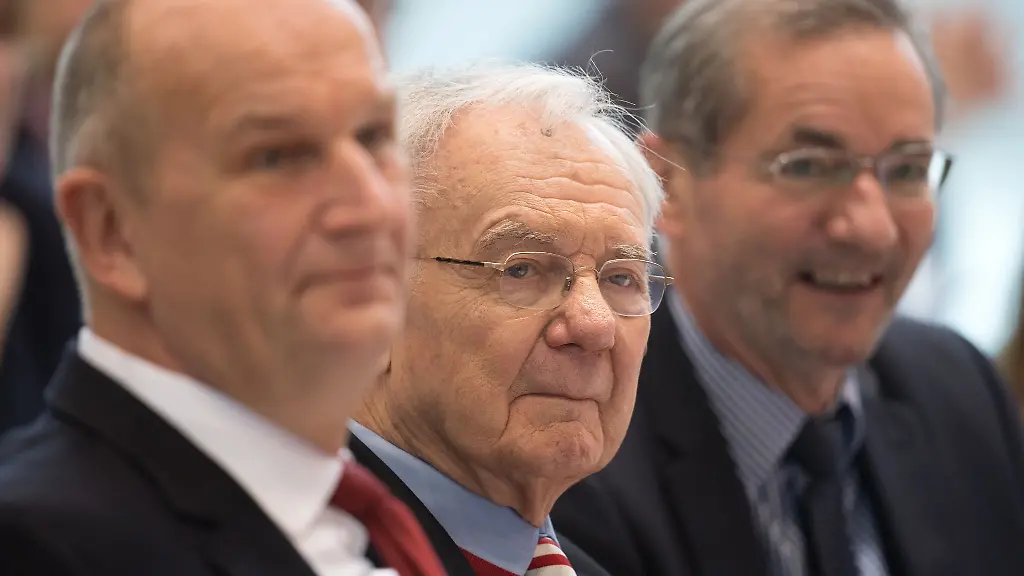 Brandenburgs-Ministerpraesident-Dietmar-Woidke-SPD-ist-laenger-im-Amt-als-seine-Vorgaenger-Manfred-Stolpe-und-Matthias-Platzeck-Archivbild