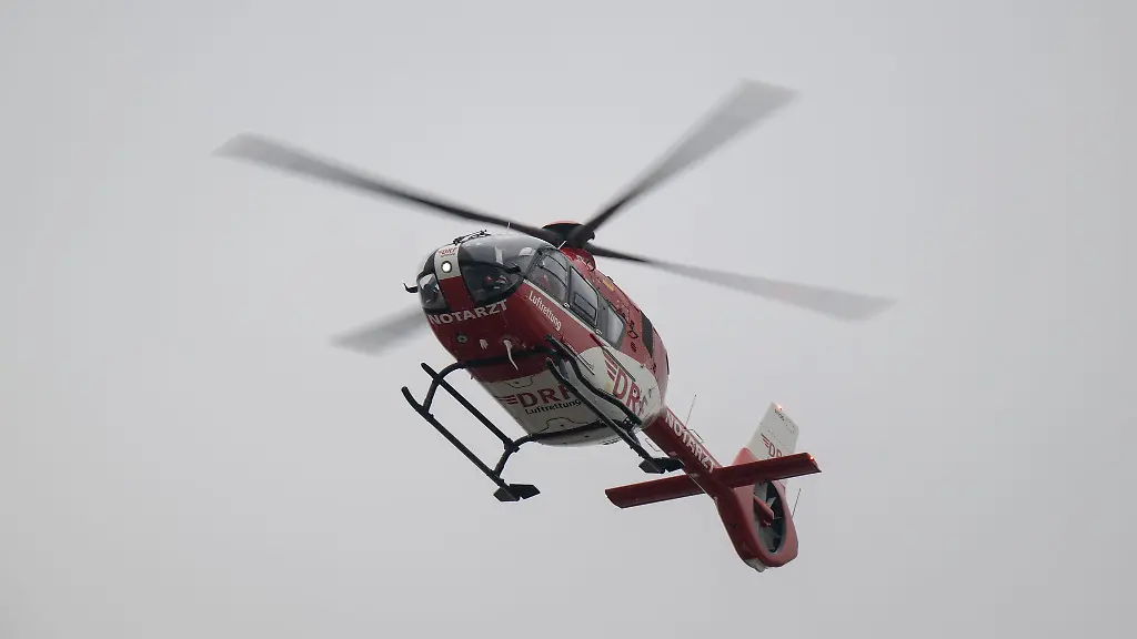 Zur-Bergung-war-auch-ein-Hubschrauber-im-Einsatz