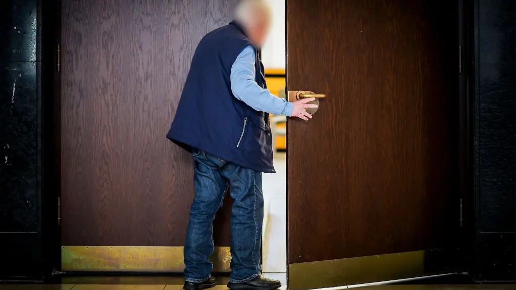 Ein-ehemaliger-Geistlicher-raeumte-vor-Gericht-teilweise-ein-den-Klaeger-sexuell-bedraengt-zu-haben