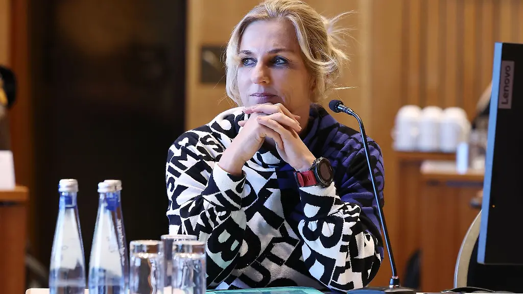 Lesmeister-wollte-sich-zu-den-Chats-zunaechst-nicht-aeussern