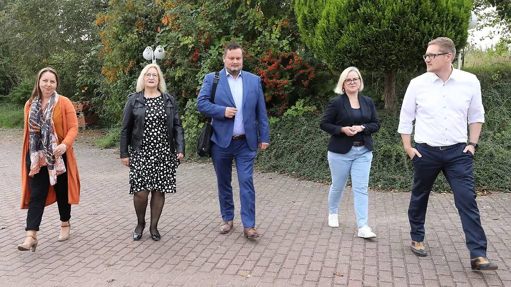 Ein-Bild-aus-gluecklicheren-Zeiten-der-FDP-Fraktion-im-Landtag-von-MV-Nach-der-Landtagswahl-2021-starteten-die-Liberalen-mit-fuenf-Abgeordneten-Nach-Sabine-Enseleit-verlaesst-nun-Sandy-van-Baal-die-FDP-Landtagsfraktion