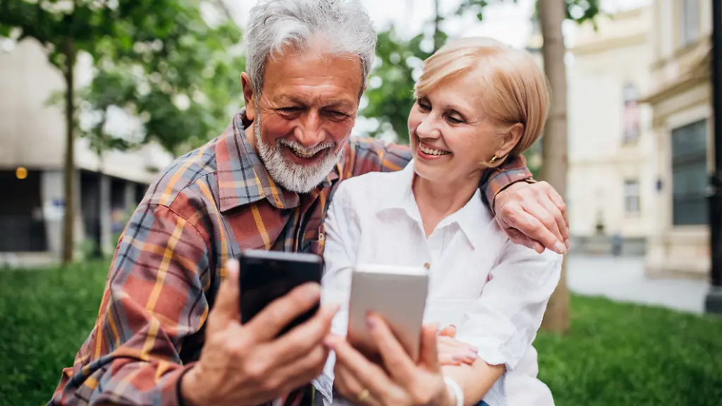 Einfach-telefonieren-und-surfen-im-Alter-Die-besten-Handytarife-fuer-Senioren