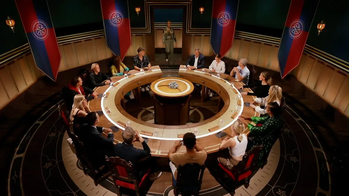 Am-Runden-Tisch-kommt-es-zur-Rollenzuweisung