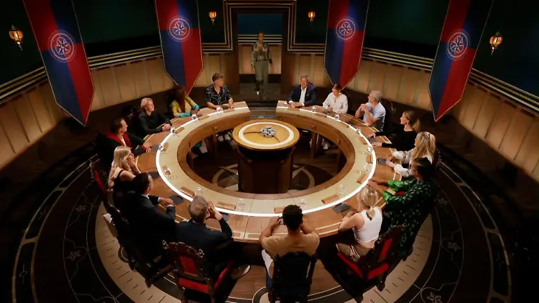 Am-Runden-Tisch-kommt-es-zur-Rollenzuweisung