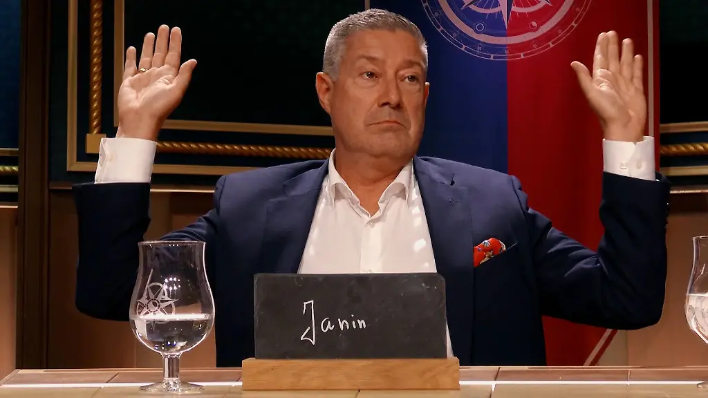 Joachim-Llambi-entpuppt-sich-beim-Missionsspiel-als-Einzelkaempfer