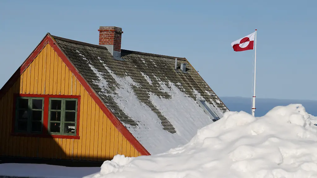 2025-03-30T160229Z-742183888-RC2NNDA6H7LT-RTRMADP-3-GREENLAND-DAILYLIFE