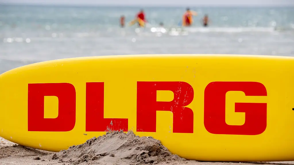 Ehrenamtliche-haben-2024-wieder-vielen-Menschen-im-Norden-das-Schwimmen-beigebracht