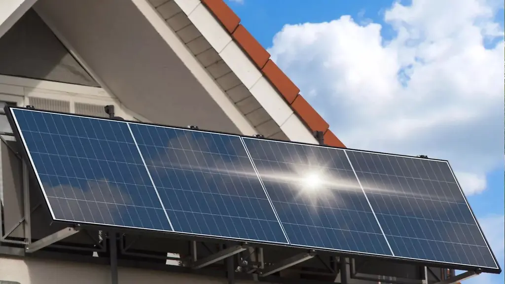 Balkonkraftwerke-sind-eine-hervorragende-Moeglichkeit-die-eigene-Stromversorgung-nachhaltig-zu-gestalten