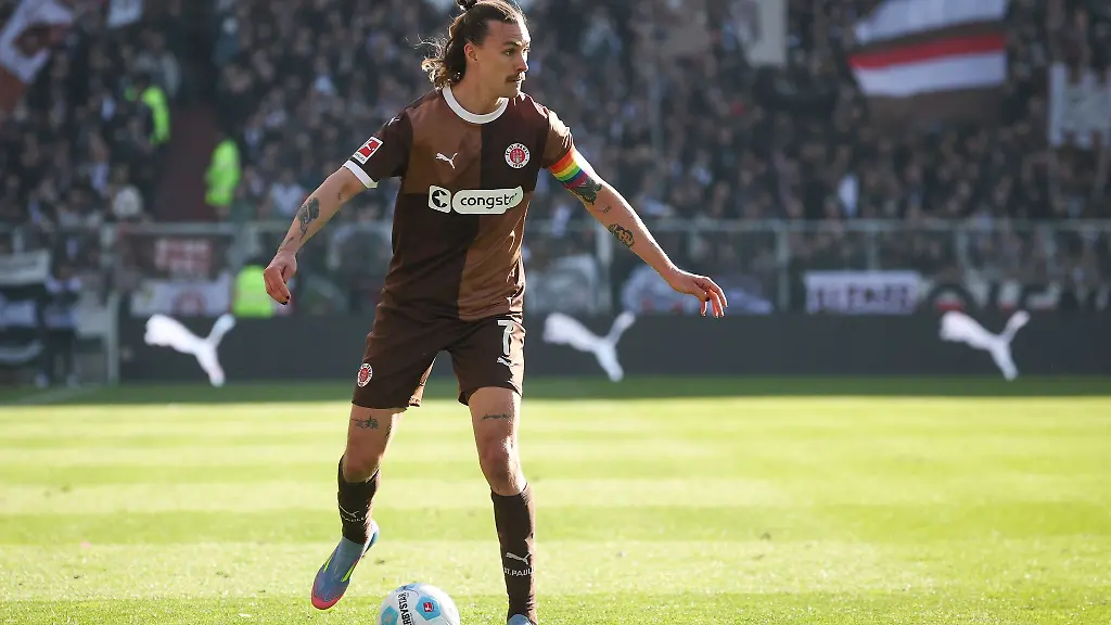 Fuer-Jackson-Irvine-ist-die-Saison-beim-FC-St-Pauli-gelaufen