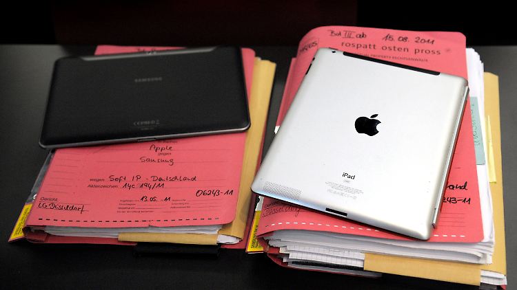 Vor dem Düsseldorfer Landgericht war Apple mit seinem iPad-Geschmacksmuster gegen das Samsung Galaxy Tab 10.1 erfolgreich. Das Oberlandesgericht könnte die Entscheidung kippen.