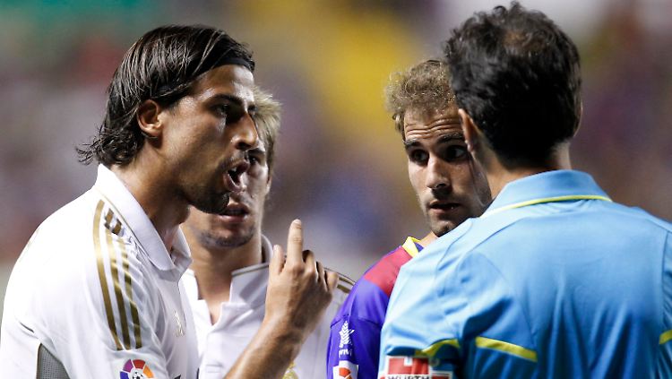 Gelb-Rot nach 40 Minuten: Sami Khedira flog zeitig vom Platz.