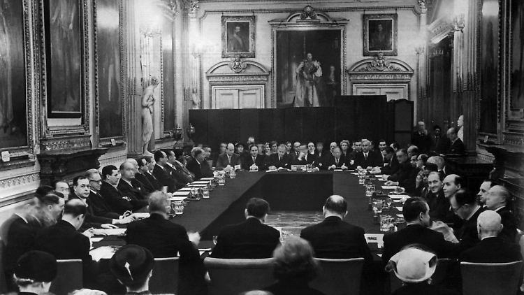 Unterzeichnung der Verträge zur Regelung der deutschen Auslandsschulden am 27. Februar 1953.