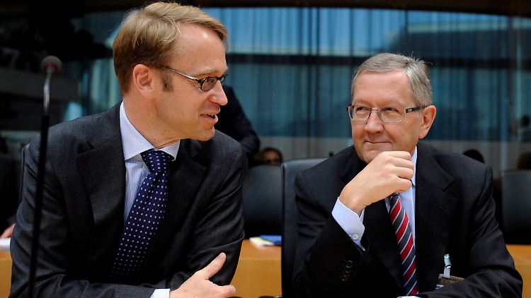 Bundesbank-Präsident Weidmann (l.) und EFSF-Chef Regling vor dem Haushaltsausschuss des Deutschen Bundestages.