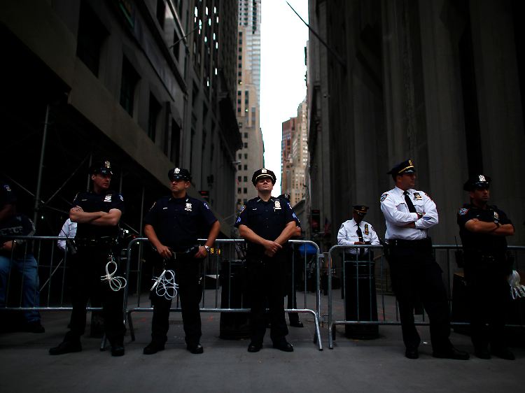 Freie Meinungsäußerung: Für alles andere hält die New Yorker Polizei Kabelbinder bereit.