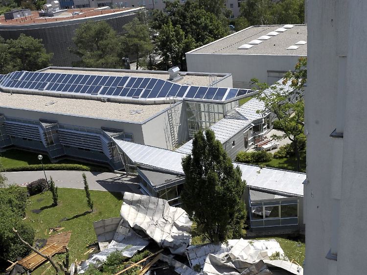 Wie hier am Geriatriezentrum des Sozialmedizinischen Zentrums Ost in Wien wurden zahlrecihe Dächer abgedeckt.